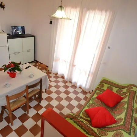 Apartment Comfortable Retreat With Garden Bibione