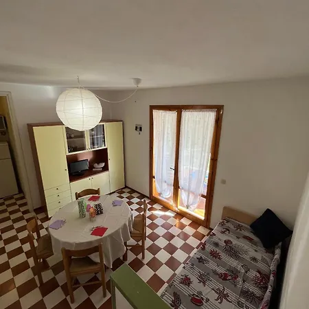 Lägenhet Comfortable Retreat With Garden Bibione