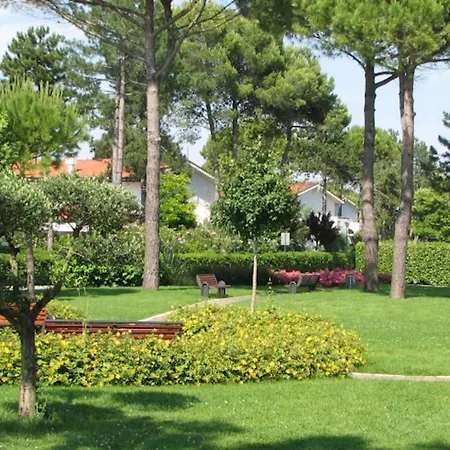 Lägenhet Comfortable Retreat With Garden Bibione