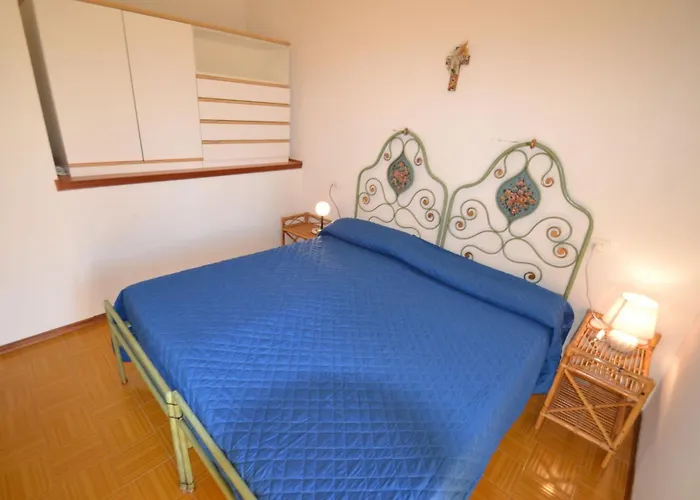 Comfortable Retreat With Garden Apartament